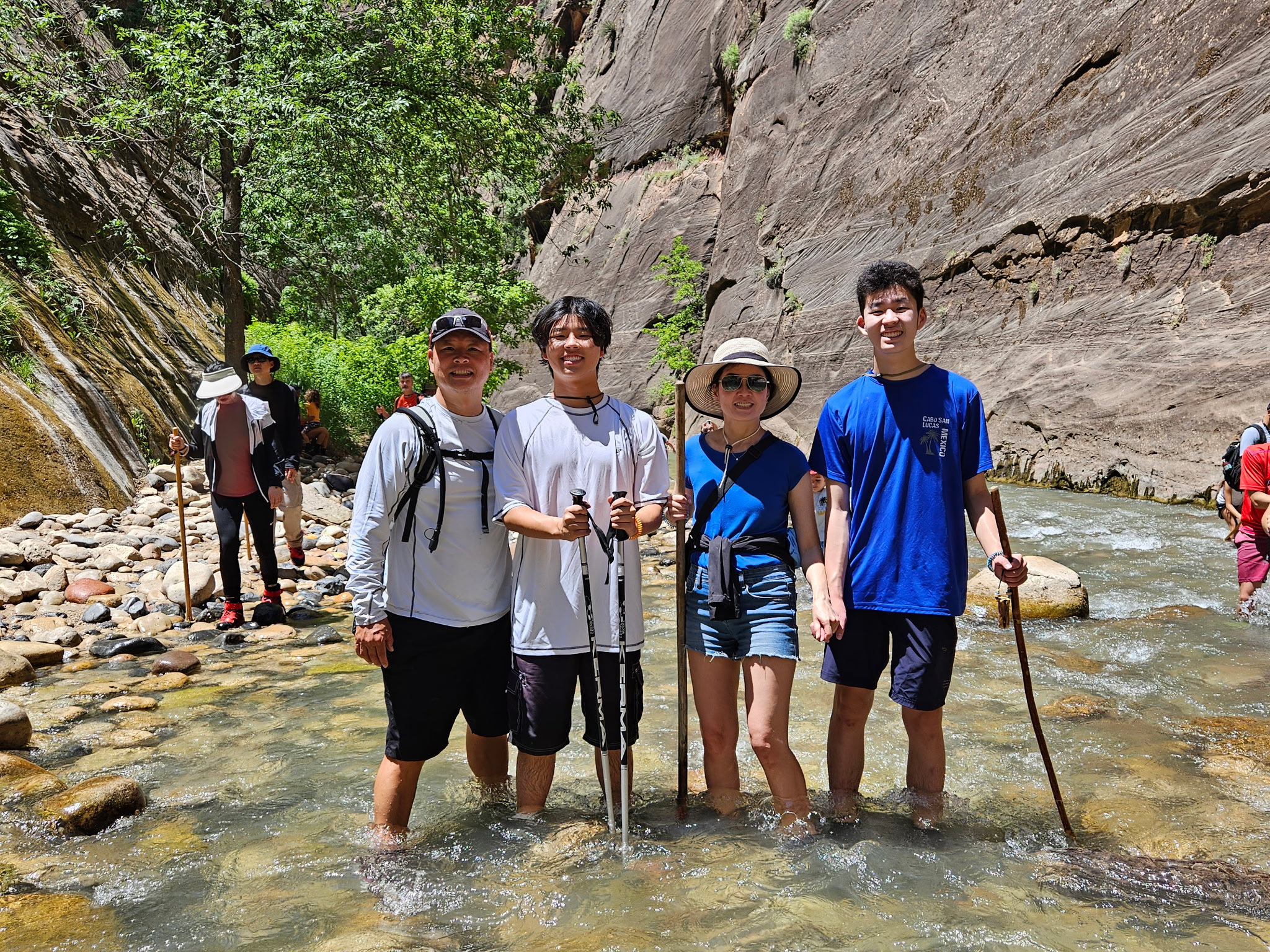 Family picture at the Narrows